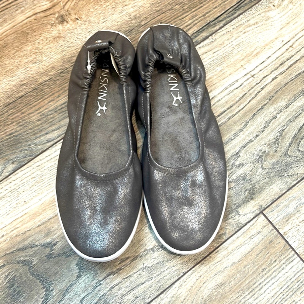 Dan skin gray metallic memory foam casual slip Ons